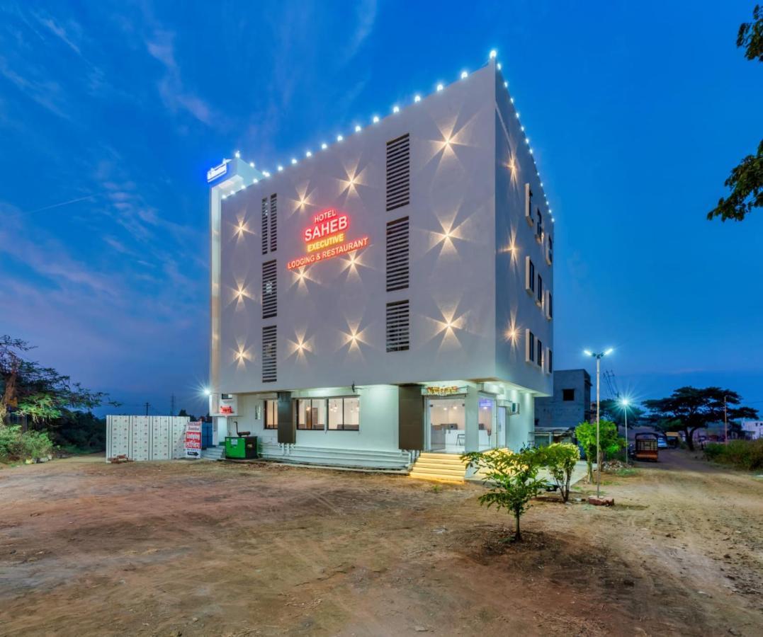 Hotel Saheb 콜라푸르 외부 사진